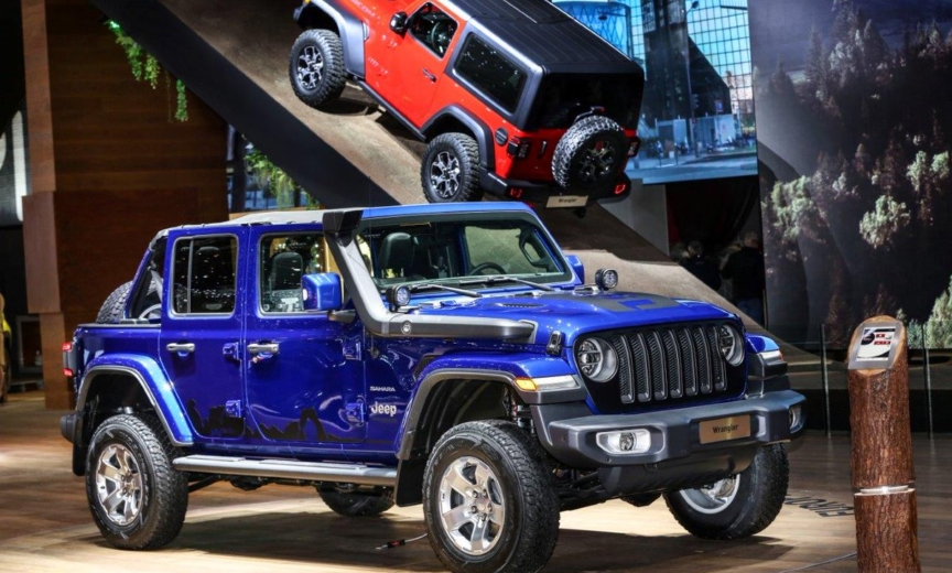 Jeep JL Wrangler in Ocean Blue With Mopar Parts at Geneva Motor Show ...