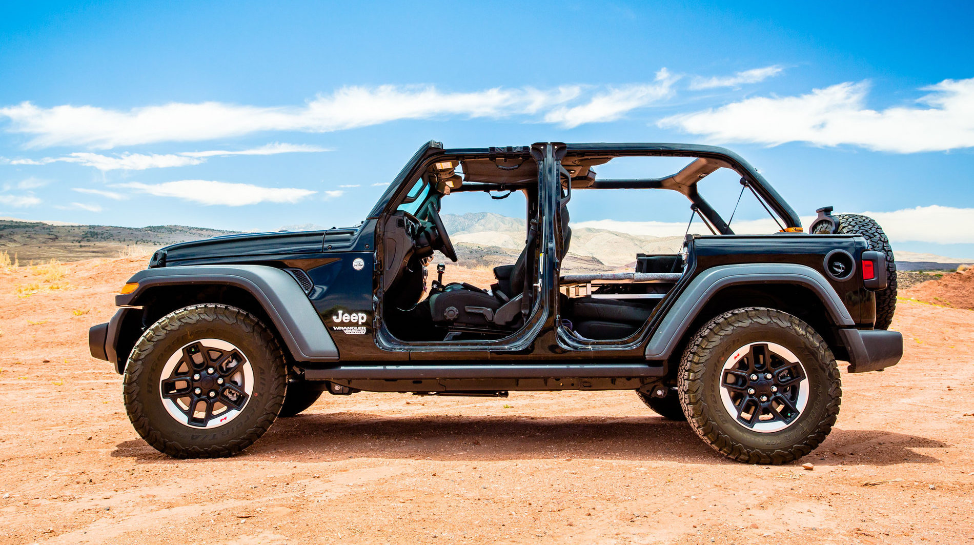Naked Pics Were Talking Topless And Doorless Jl Wranglers Jeep Wrangler Jl News