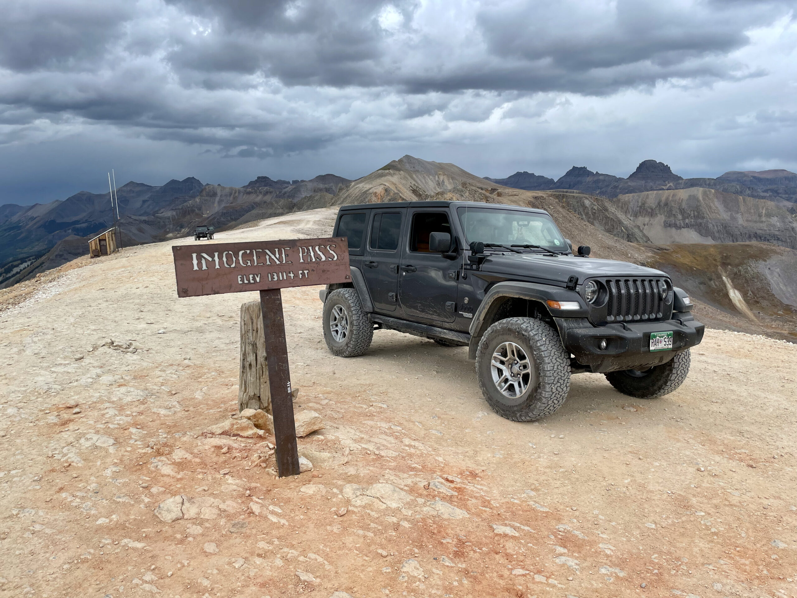 Picked up the Crossroads 27 in Alpine Brown : r/YetiCoolers